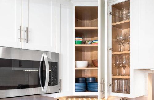 Ballston Villa | Elegant Townhome in Heart of Arlington Kid & Pet-Friendly