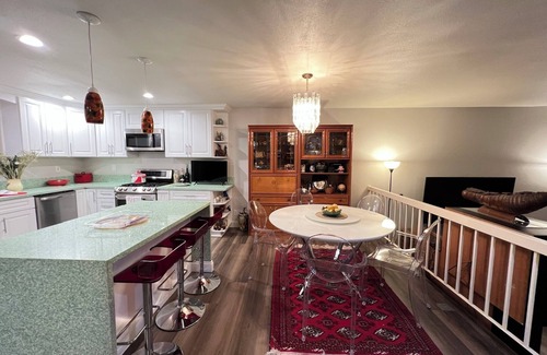 Warner Center House | Elegant Townhome in Prime Location near Luxury Malls and Hiking Trails