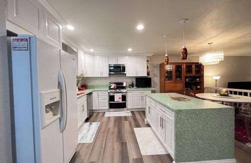 Warner Center House | Elegant Townhome in Prime Location near Luxury Malls and Hiking Trails