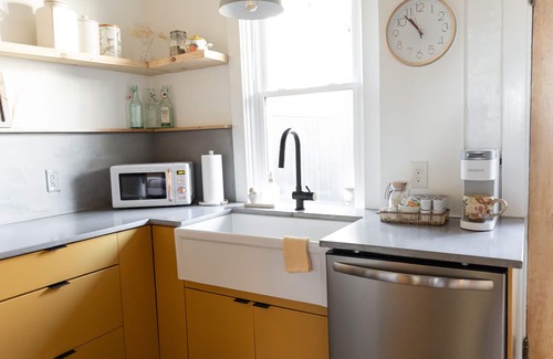 Lancaster House | Elegant townhome with a Hot Tub for couples and small families - Lancaster City