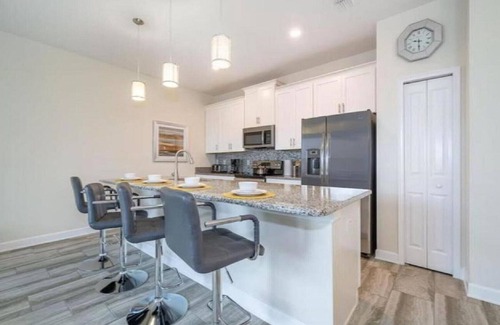 Kissimmee Ski Chalet | Elegant Townhouse 4Bed/3Bath/Pool/5Min From Disney