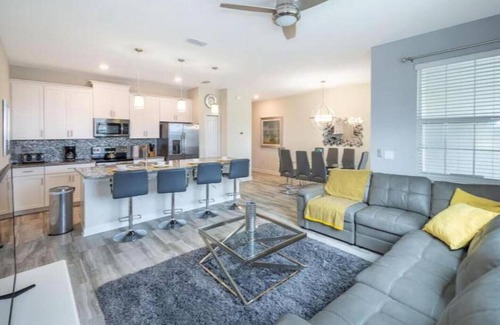 Kissimmee Ski Chalet | Elegant Townhouse 4Bed/3Bath/Pool/5Min From Disney