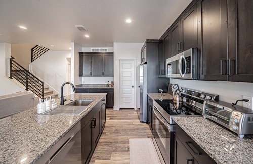 Ammon House | Elegant Townhouse in Ammon, Idaho