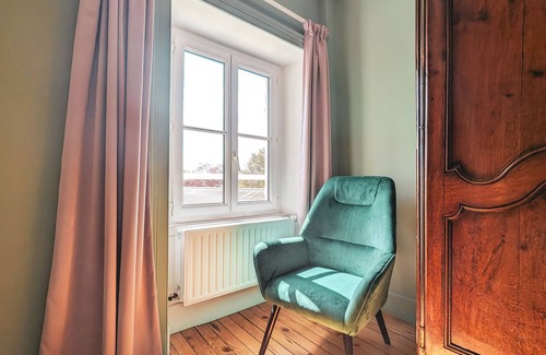 Chateauroux Cottage | Elegant Townhouse with Private Garden, Spa & Free Parking in Châteauroux