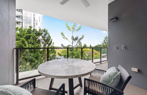 Eagle Farm Apartment | Elegant + Tranquil! 1Bed/1Bath/1Car ~ Hamilton