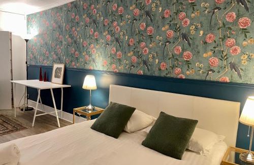 7th Arrondissement Apartment | Elegant Triplex - Tour Eiffel Invalides