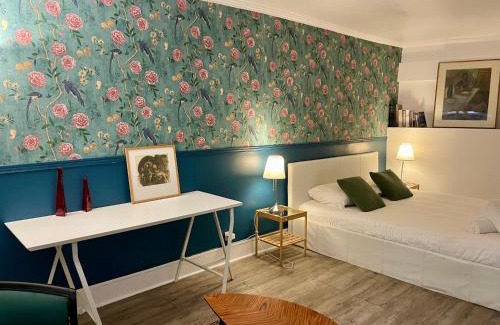 7th Arrondissement Apartment | Elegant Triplex - Tour Eiffel Invalides
