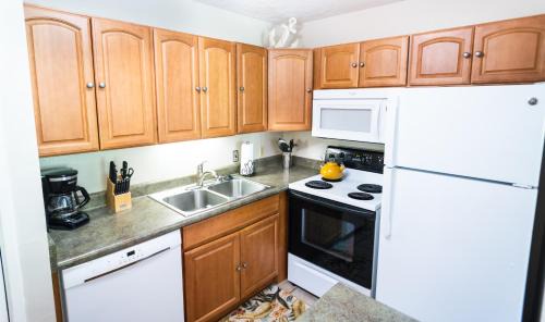 Kahuku Apartment | Elegant Turtle Bay Condo