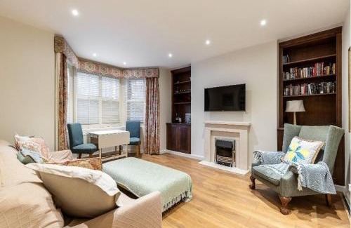 Redcliffe Apartment | Elegant Two Bedroom Flat in Redcliffe Gardens