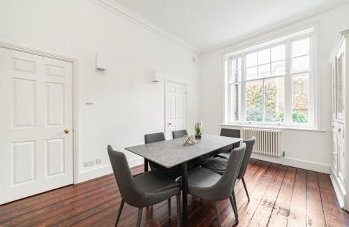 Royal Borough of Kensington and Chelsea Apartment | Elegant Two-Level Kensington Apartment