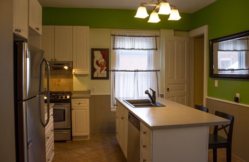 Collingwood House | Elegant & Updated Century Red Brick in Downtown Collingwood