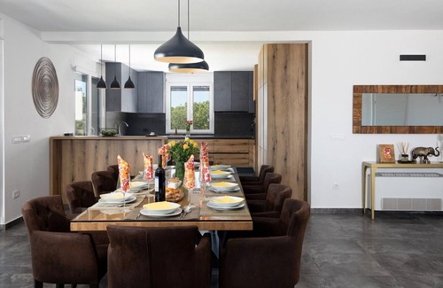 Kavran Villa | Elegant Villa Dolce Bacio with a swimming pool