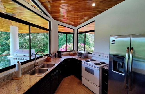 Quepos Villa | Elegant Villa Set in Hidden Paradise
