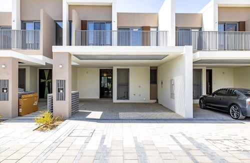 Dubai Ski Chalet | Elegant villa with 3 BDR I Maid Room I Garden/B67