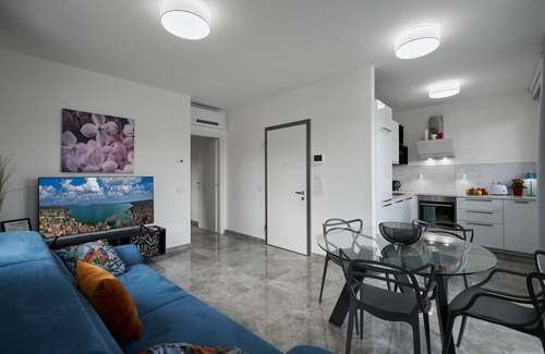 Desenzano del Garda Villa | ELEGANTE VILLA, STRUTTURA NUOVA E MODERNA. A POCHI PASSI DAL CENTRO
