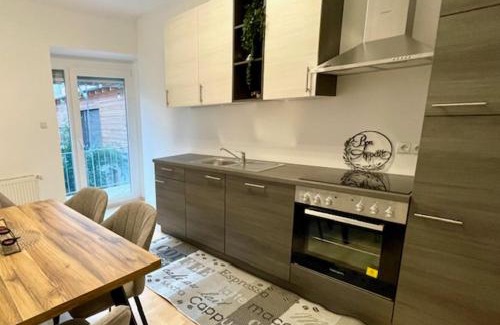 Jakomini Apartment | Elegante Wohnung mit Balkon - Nähe Stadthalle