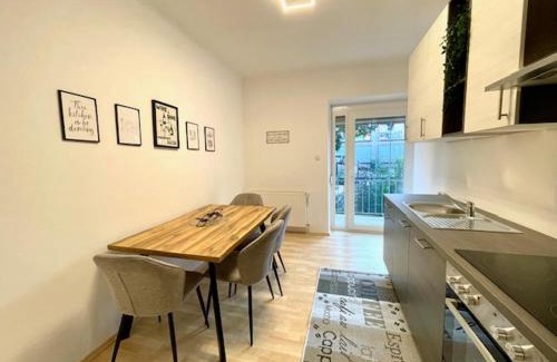 Jakomini Apartment | Elegante Wohnung mit Balkon - Nähe Stadthalle