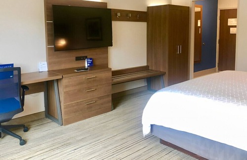 Macon House | Elegantly Styled Suite with Easy Downtown Access