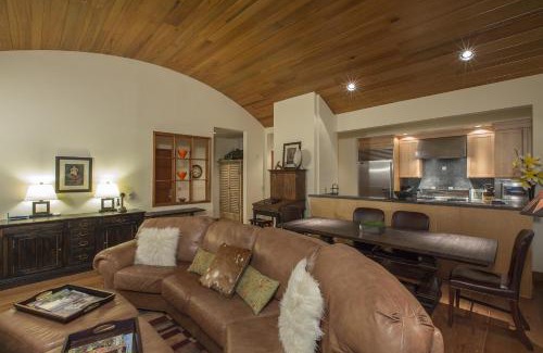 Telluride Apartment | Element 52, Auberge Collection