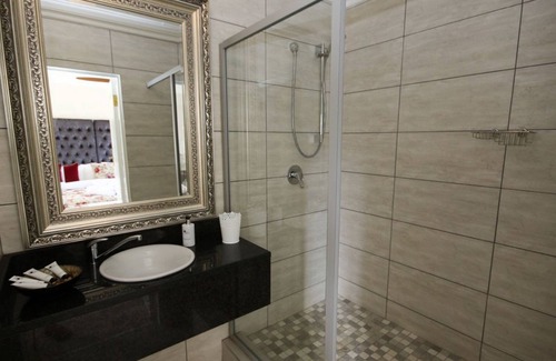 Die Barakke House | Elephant Country Guest House