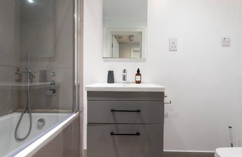 Lewisham Apartment | Elevated Elegance: 1BR 1BA Flat in Wellmeadow Rd