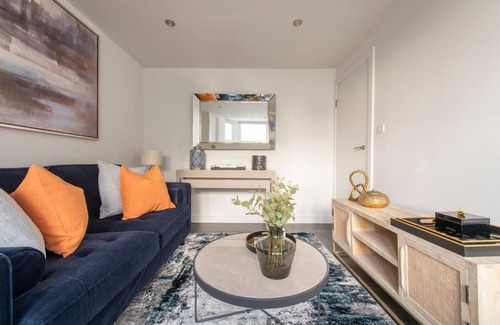 Lewisham Apartment | Elevated Elegance: 1BR 1BA Flat in Wellmeadow Rd