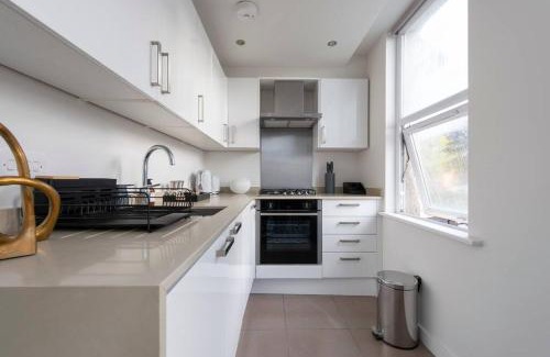 Lewisham Apartment | Elevated Elegance: 1BR 1BA Flat in Wellmeadow Rd