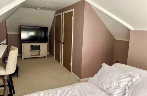 Cleveland House | Elevated Entertainment Sleep Suite