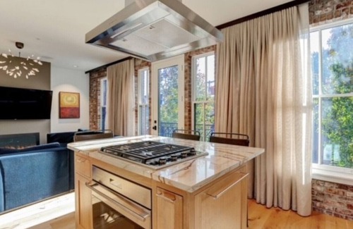 Corbett - Terwilliger - Lair Hill Condo | Elevated Living in the Hills