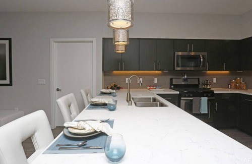 Menlo Park Condo | Elevated Living: Menlo Park 1BR Condo w Resort Features