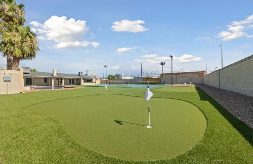Paradise House | Elevated PickleBall Retreat