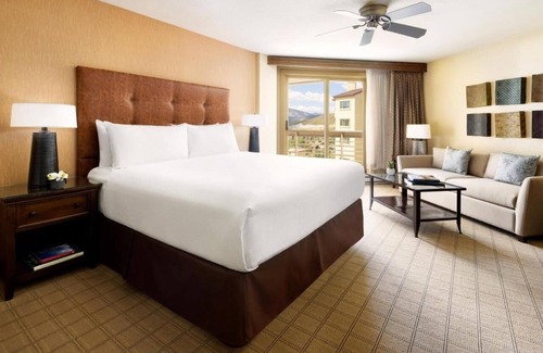 Crested Butte Hotel | Elevation’s Finest: Valley View King | Serene Pool Access | Couple Stay
