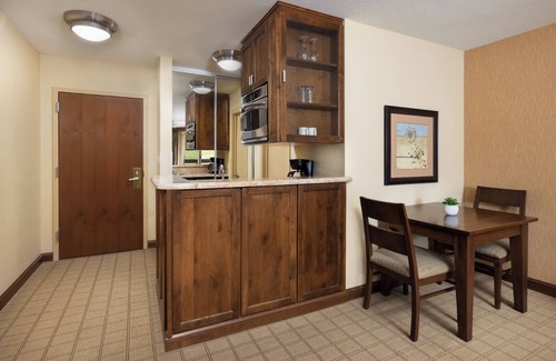 Crested Butte Hotel | Elevation’s Finest: Valley View King | Serene Pool Access | Couple Stay