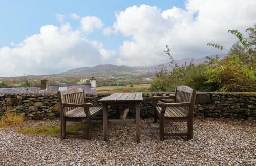 Cwm-y-glo House | Elidir View