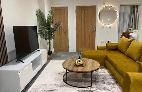 Bournemouth Apartment | ELIM SUITE -Luxury Stylish 1bed Apartment - 7 Mins Drive to Beach, Free Parking Sleeps 2-3 people