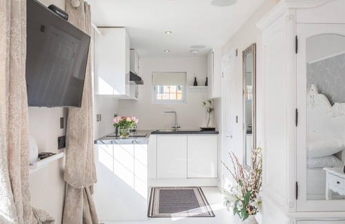 Bexley House | "Elimonn Bloom, comfort and luxury"