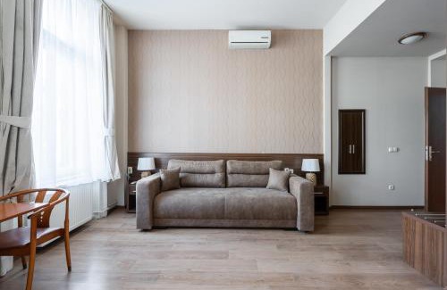 Nepszinhaz negyed Hotel | Elit Boutique Rooms- Best Location by BQA