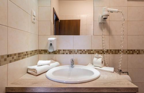 Nepszinhaz negyed Hotel | Elit Boutique Rooms- Best Location by BQA