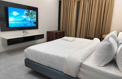 Sector 15 Hotel | Elite 32 Avenue - Near Google Building