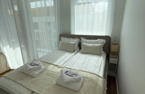 Raderthal Apartment | Elite Apartment /Quiet /Netflix /Elevator