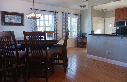 Loma Portal House | Elite Coastal Area/Cozy Loma Portal House/3 BD/3 BA/Canyon View/Near All