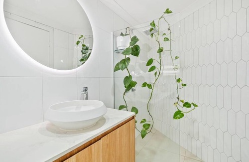 Broadbeach Waters House | Elite Holiday Homes Coobowie Waters