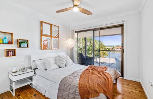 Broadbeach Waters House | Elite Holiday Homes Coobowie Waters