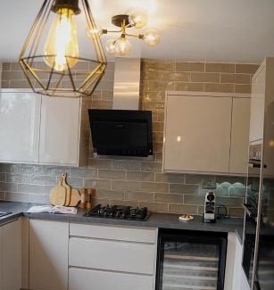 Wyken Apartment | EliteunseenSuites 2 Bedroom Beautiful Semi Detached House - Private Parking