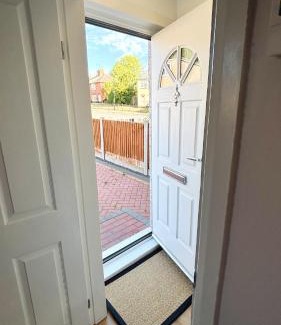 Wyken Apartment | EliteunseenSuites 2 Bedroom Beautiful Semi Detached House - Private Parking