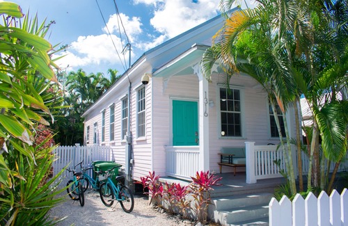 White Street Gallery District House | Eliza Street Retreat, 2 bedroom, 2 bathrm, + loft, private pool, great location
