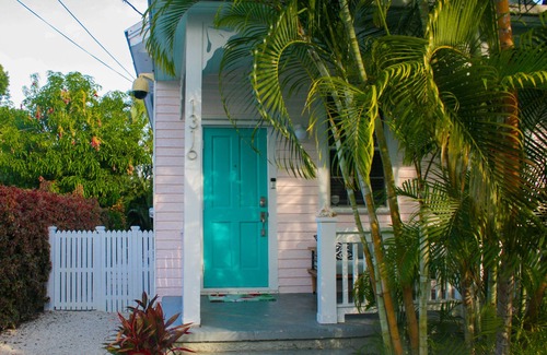 White Street Gallery District House | Eliza Street Retreat, 2 bedroom, 2 bathrm, + loft, private pool, great location