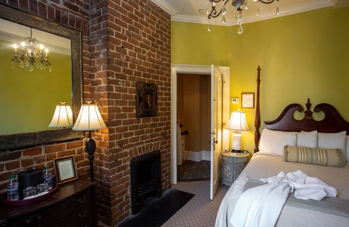 Historic Downtown Savannah Bed & Breakfast | Eliza Thompson House, Historic Inns of Savannah Collection