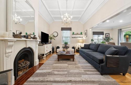 Leura House | Elizabeth