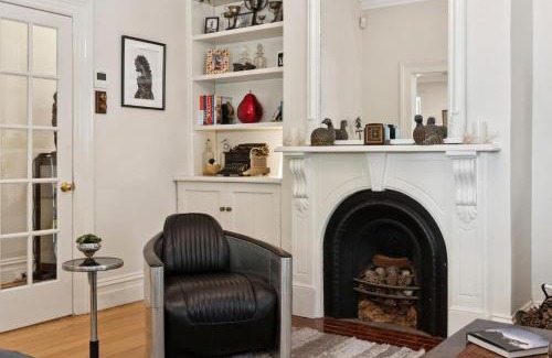 Leura House | Elizabeth